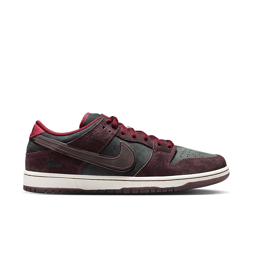 SB Dunk Low Riot Skateshop